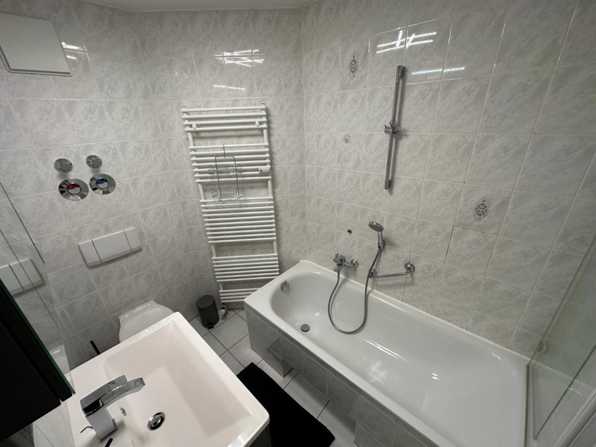 Fhv01 - Ferienwohnung 100M² 6 Personen Garten Und Terrasse 2X Wc Taucha Extérieur photo